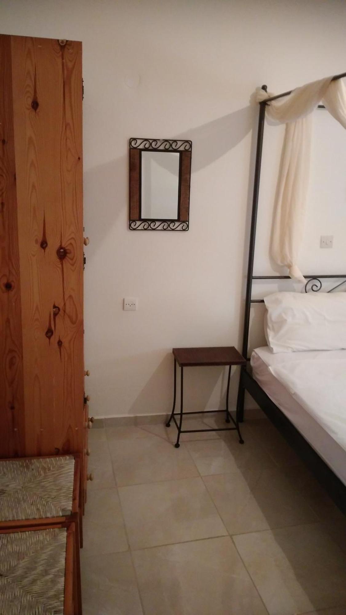 Mina Apartments Karpathos Exteriör bild