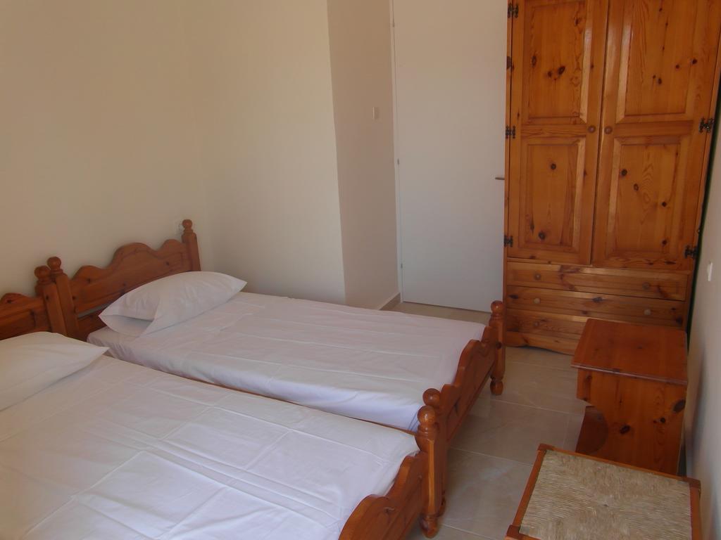 Mina Apartments Karpathos Exteriör bild